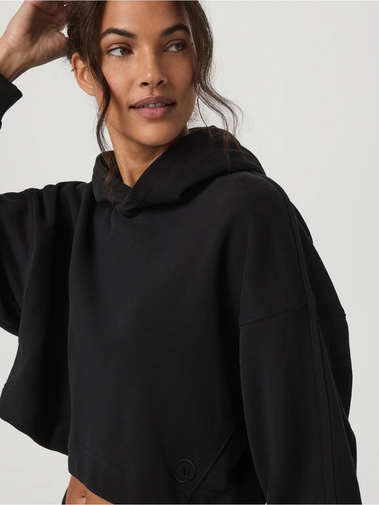 Vuori Jackets & Blazers - Vuori Sedona pullover hoodie!